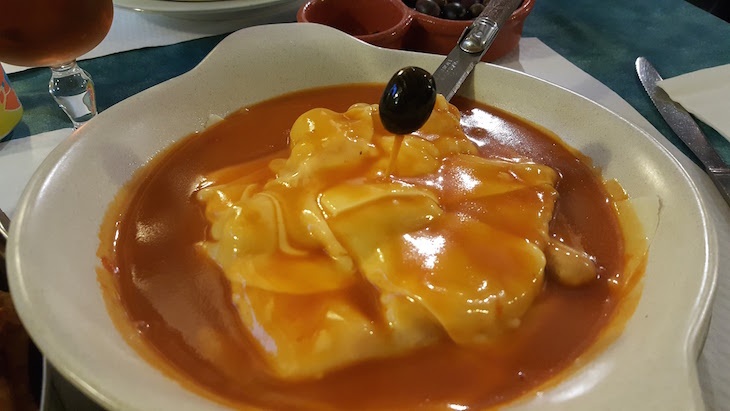 Francesinha-restaurante-Bonne-Assiette-Tours-%C2%A9-Viaje-Comigo.jpg