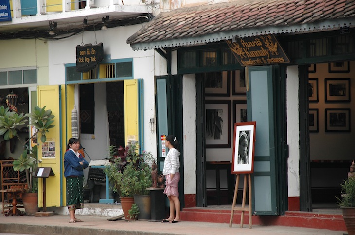 A rua principal de Luang Prabang