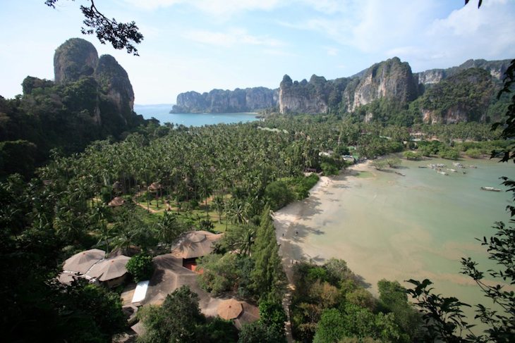 Rai Le Beach. Vista de Hat Noppharat Thara - Mu Ko Phi Phi National Marine Park, Krabi