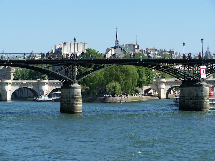 Passeio de barco no rio Sena, Paris