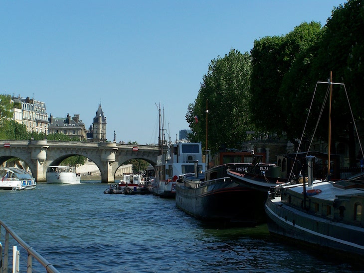 Passeio de barco no rio Sena, Paris