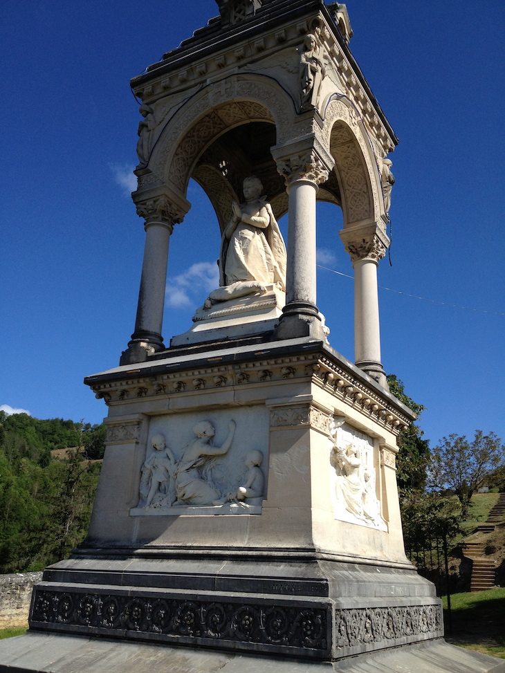 Saint-Geniez-d’Olt, Aveyron, França © Viaje Comigo