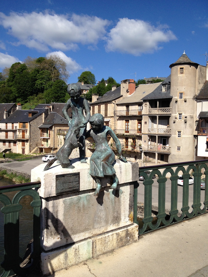 Saint-Geniez-d’Olt, Aveyron, França © Viaje Comigo