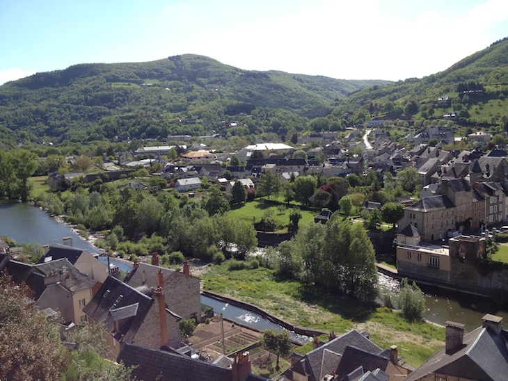 Saint-Geniez-d’Olt, Aveyron, França © Viaje Comigo