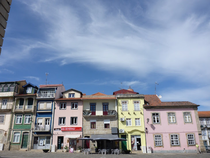 Casas da Praça de Camões, Chaves © Viaje Comigo