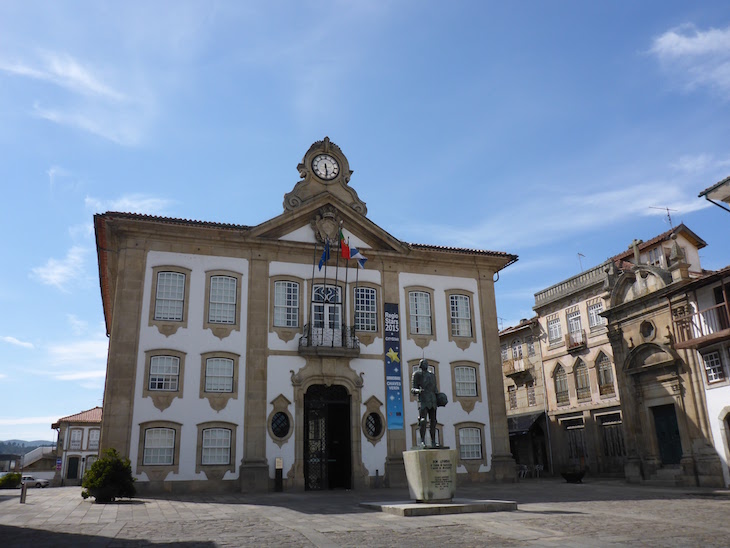 Câmara Municipal de Chaves © Viaje Comigo