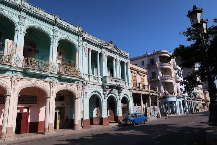 Edifício junto da avenida Prado, Havana - Cuba © Viaje Comigo
