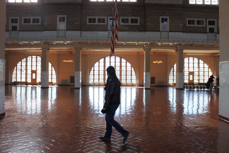 Sala de receção dos imigrantes, de Ellis Island