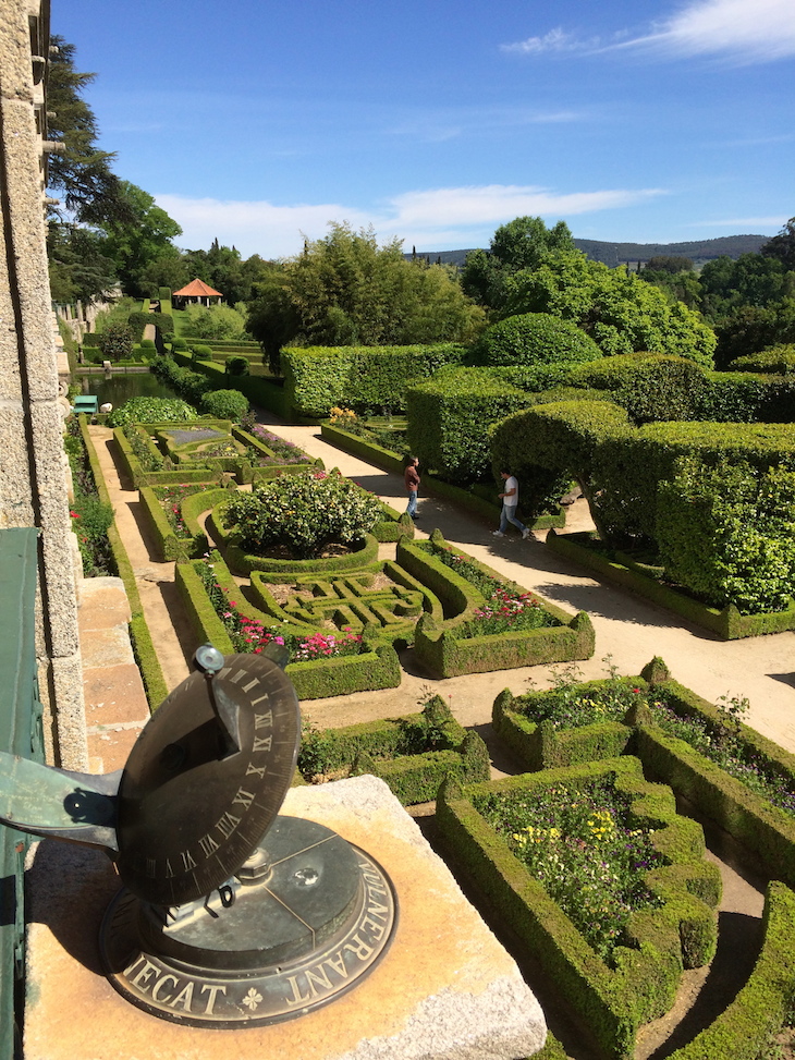 Relógio de sol e jardins da Casa da Ínsua