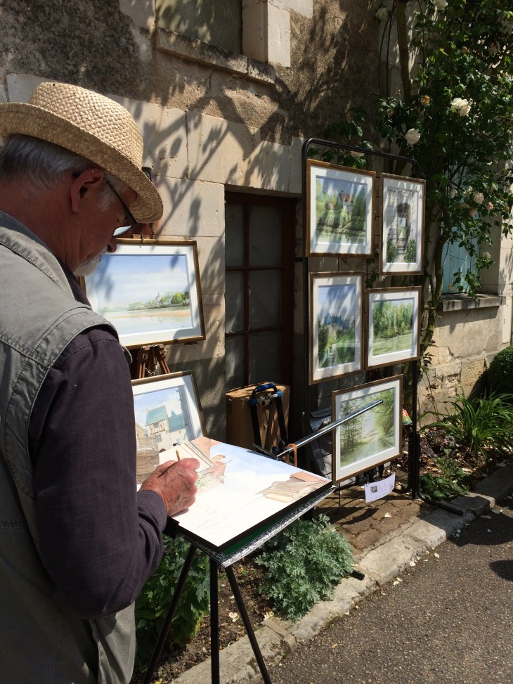 Pintor no Festival de rosas de Chédigny, França