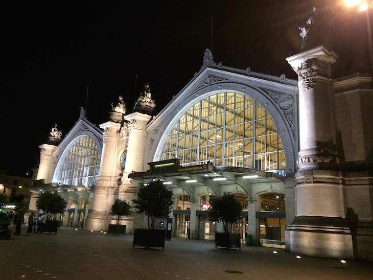 Gare de Tours à noite