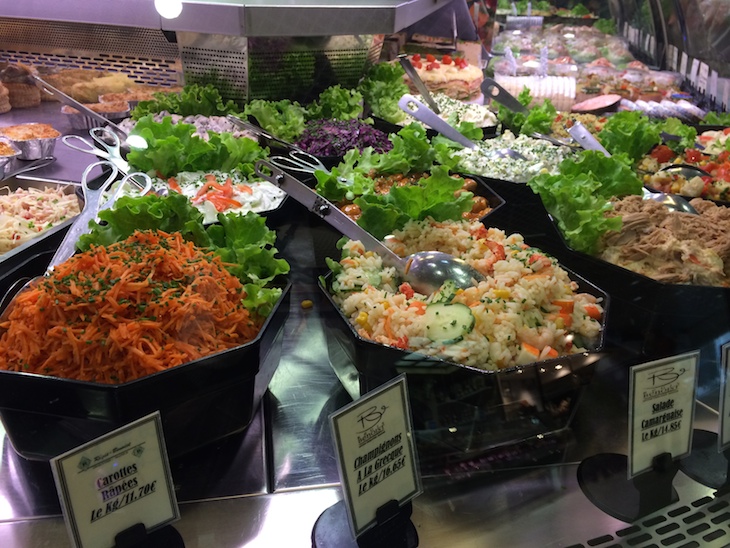 Saladas no Mercado Les Halles, Tours © Viaje Comigo