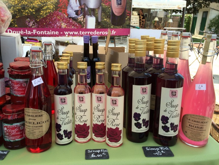 Produtos com rosas no Festival de Rosas de Chédigny