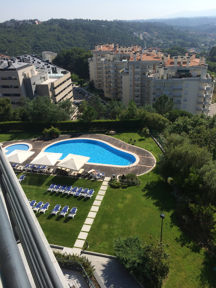 Piscina no Montebelo Viseu Hotel & Spa © Viaje Comigo