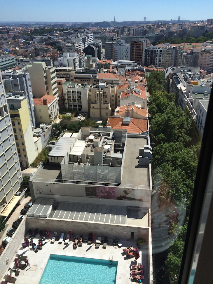 Piscina e vista do hotel Sheraton Lisboa