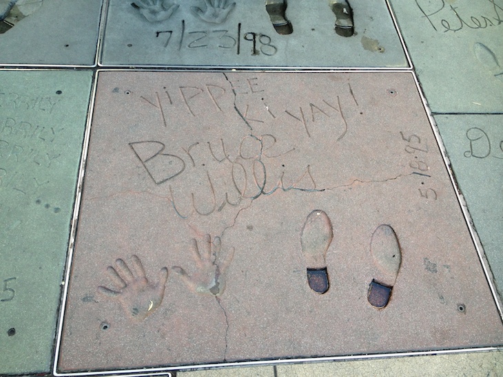 Marca de Bruce Willis na frente no TCL Chinese Theatre