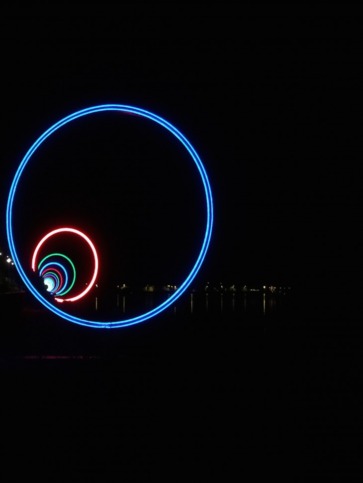 Anéis de Daniel Buren, Nantes - de noite © Viaje Comigo