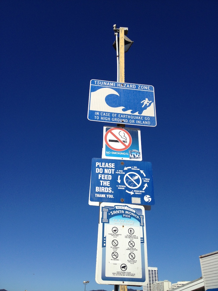 Avisos de evacuação no caso de terramotos/tsunami - Santa Mónica, Los Angeles