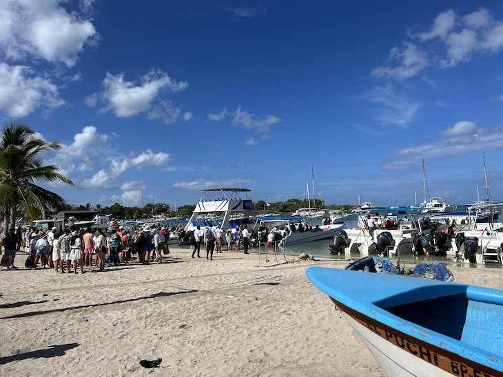 Bayahibe - barcos para ilha Saona Rep Dominicana © Viaje Comigo