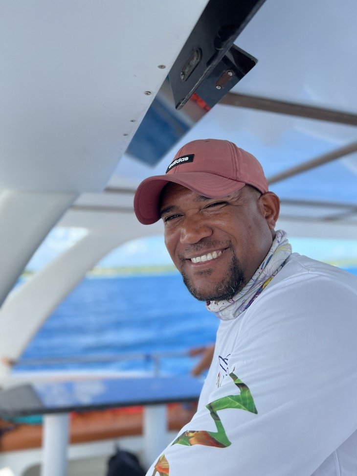 Retratos da tripulação do barco para a Ilha Saona - República Dominicana © Viaje Comigo