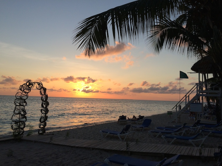 Pôr do sol na praia do Be Live Canoa, Bayahibe, República Dominicana