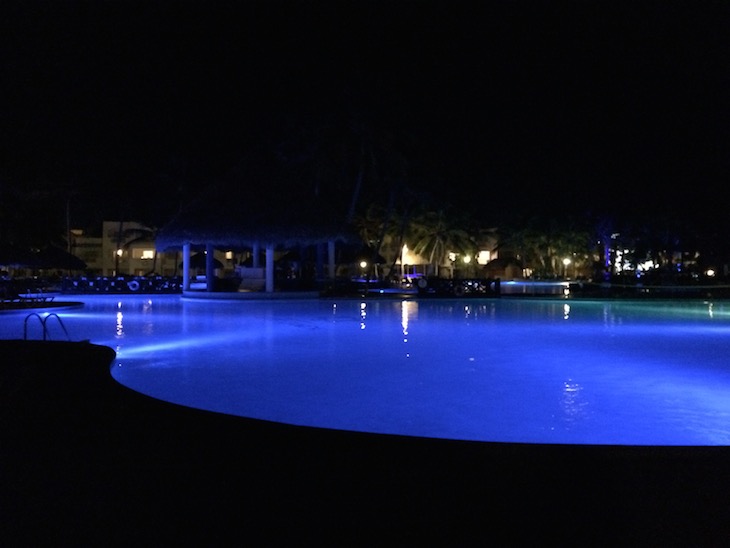 Piscina à noite - Be Live Canoa, Bayahibe, República Dominicana