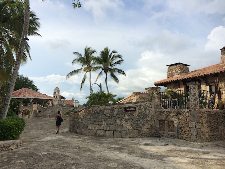 Praça em Los Altos de Chávon