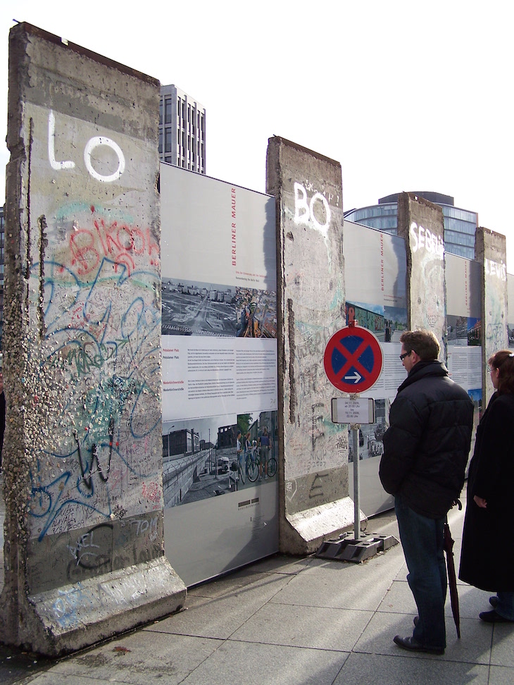 Berliner Mauer / Parte do Muro de Berlim com explicações históricas