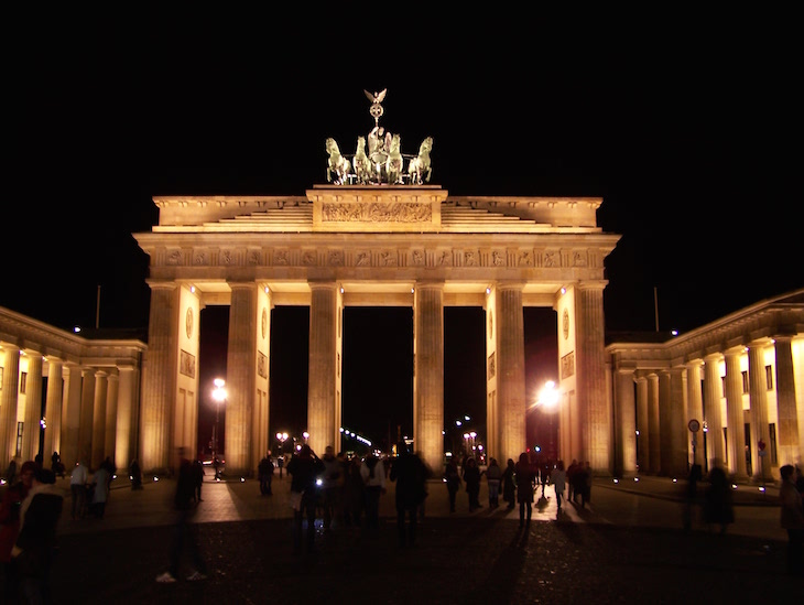 Porta Brandeburgo (à noite), Berlim © Viaje Comigo