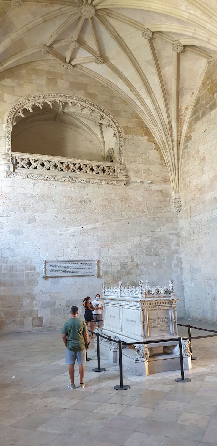 Túmulo de Alexandre Herculano - Mosteiro dos Jerónimos - Lisboa - Portugal © Viaje Comigo