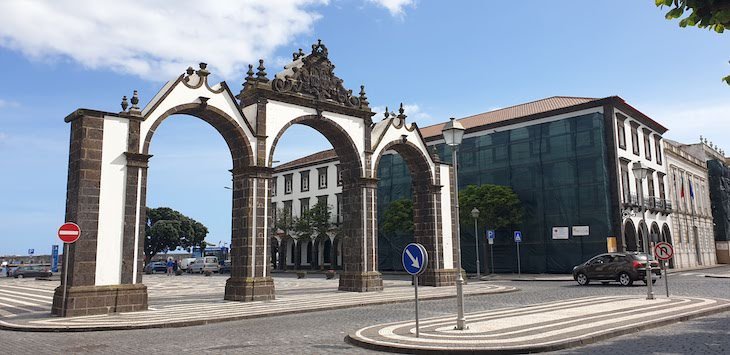 Portas da Cidade - Ponta Delgada - S Miguel - Açores © Viaje Comigo