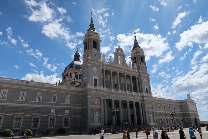 Catedral de La Almudena em Madrid - Espanha © Viaje Comigo