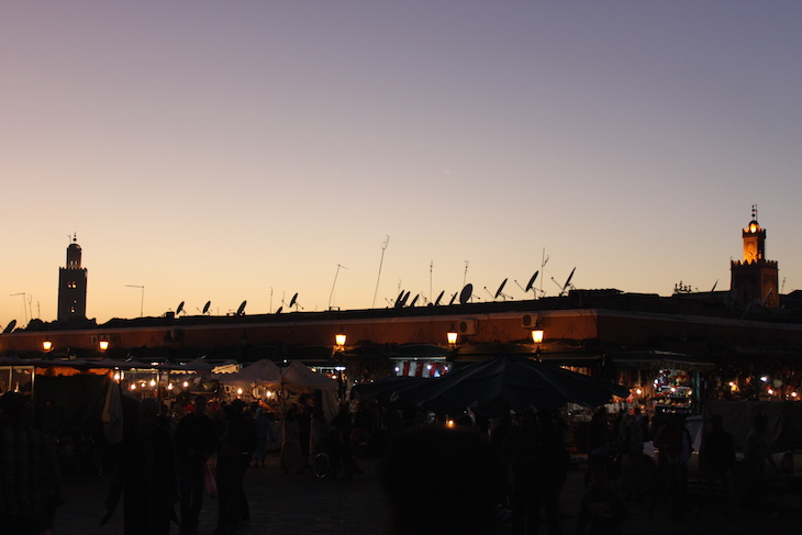 Djemaa El Fna e Koutoubia à noite