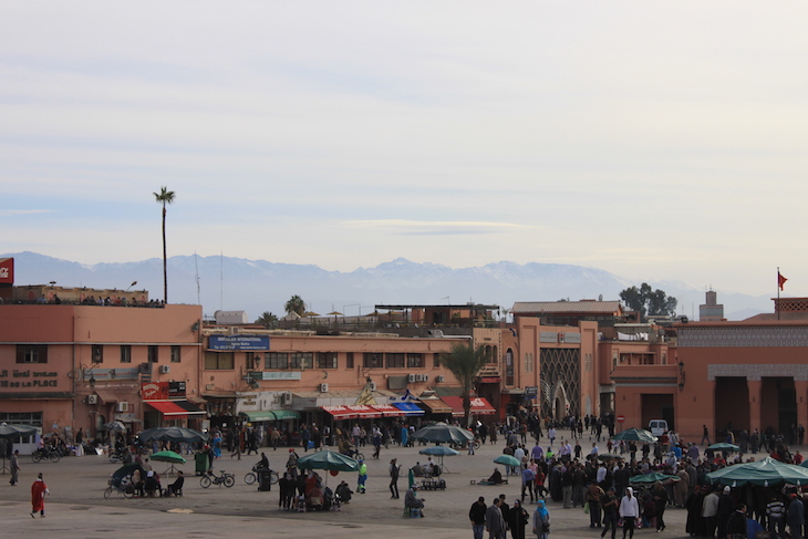 Montanhas a partir de Djemaa El Fna