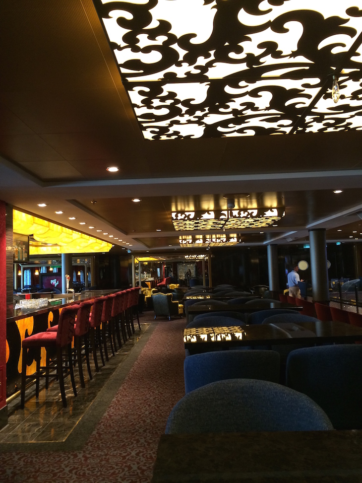 Bar no Anthem of the Seas ©Viaje Comigo