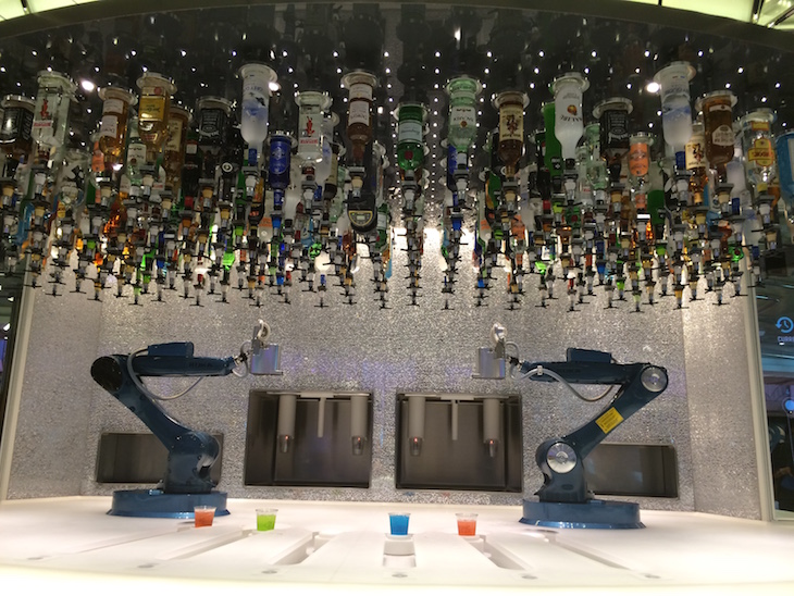 Bionic Bar no Anthem of the Seas ©Viaje Comigo