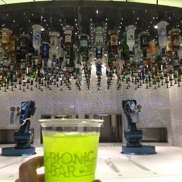 Bionic Bar no Anthem of the Seas ©Viaje Comigo