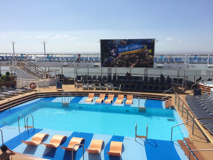 Cinema na piscina no Anthem of the Seas ©Viaje Comigo