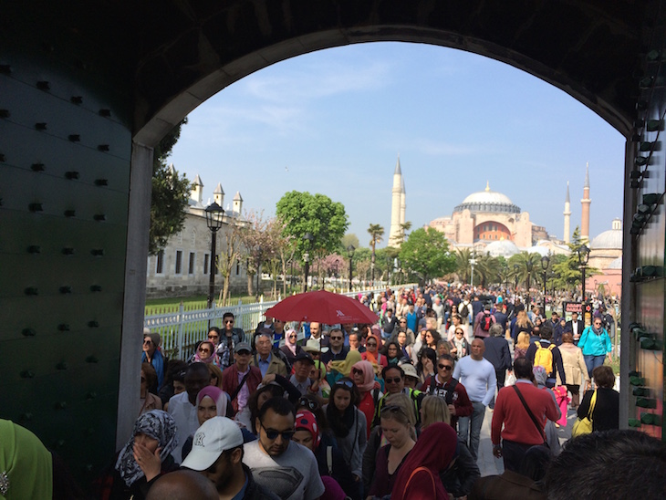 Entrada para Mesquita Azul, Istambul, Turquia © Viaje Comigo