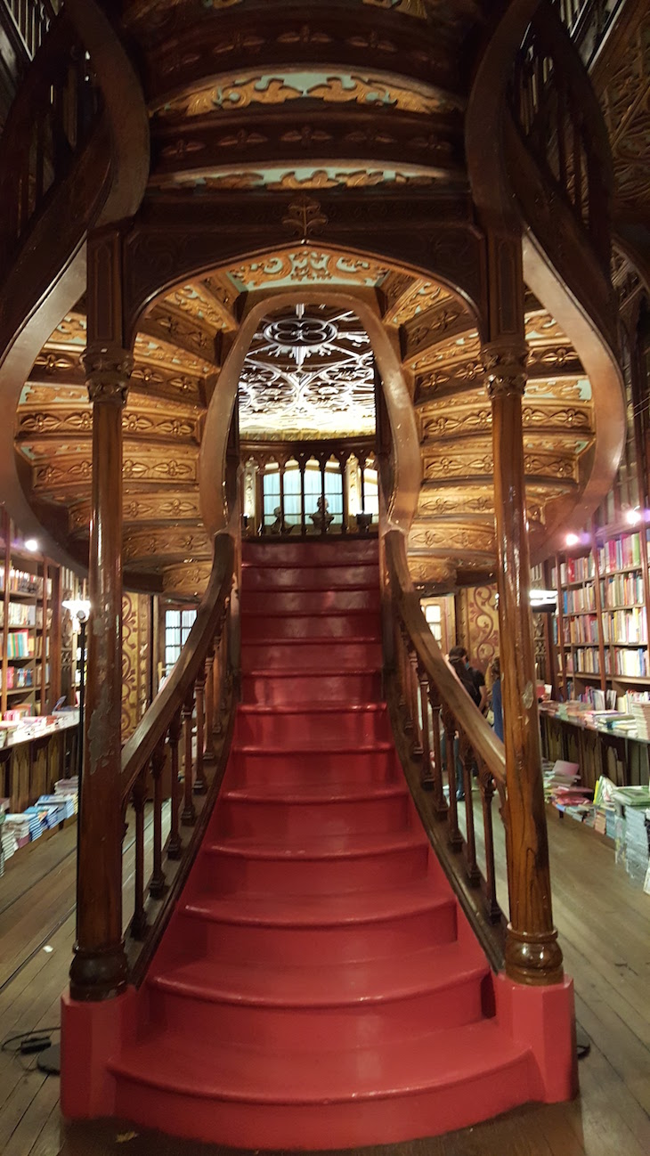 Escadas da Livraria Lello, Porto © Viaje Comigo