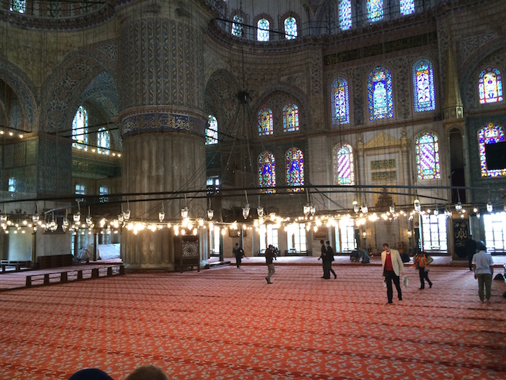 Local de Oração na Mesquita Azul, Istambul, Turquia © Viaje Comigo