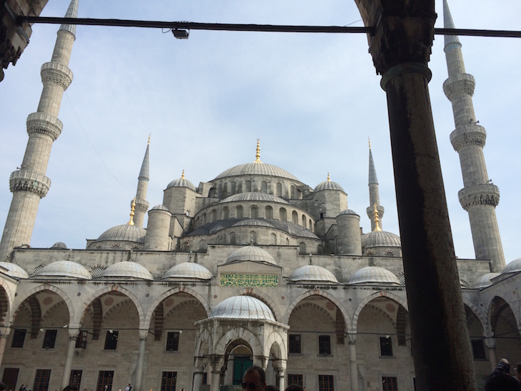 Pátio exterior - Mesquita Azul, Istambul, Turquia © Viaje Comigo