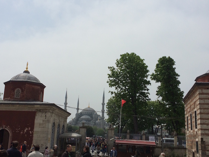 Vista da Hagya Sofia para a Mesquita Azul - Istambul © Viaje Comigo