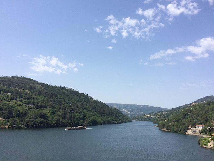 Barco no rio - Douro Royal Valley Hotel & Spa © Viaje Comigo