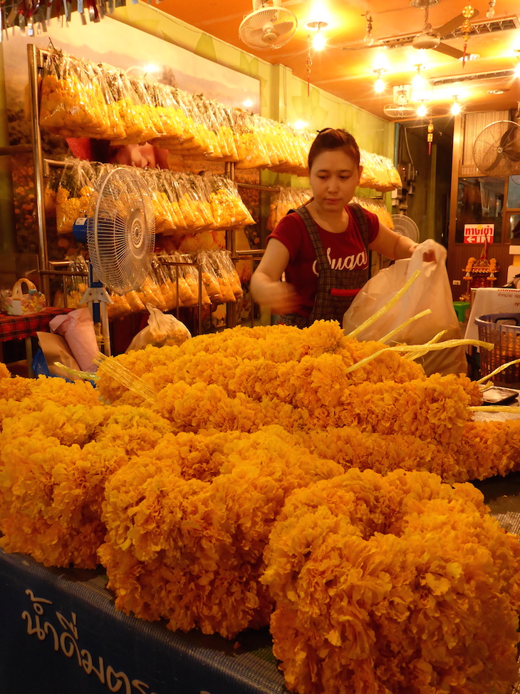 Flores para templos no Mercado das Flores, Banguecoque © Viaje Comigo