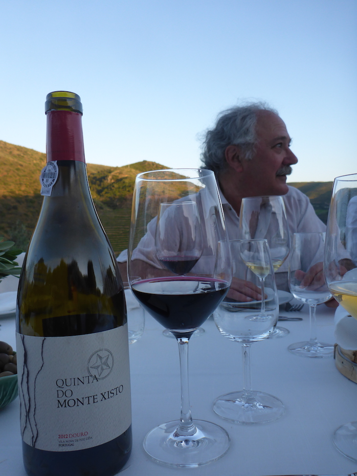 João Nicolau de Almeida e vinho Quinta do Monte Xisto © Viaje Comigo
