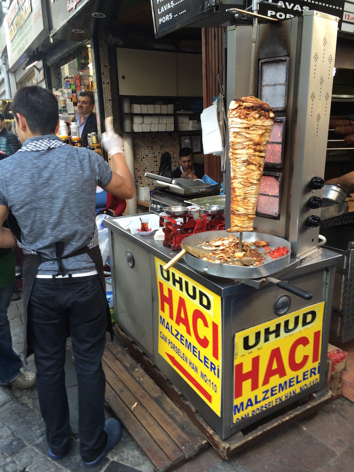 Kebab no Mercado das Especiarias, Istambul, Turquia © Viaje Comigo