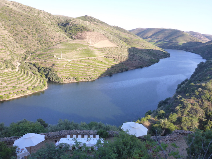 Mesa posta na Quinta do Monte Xisto © Viaje Comigo