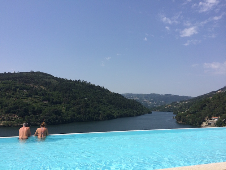 Vista da piscina do Douro Royal Valley Hotel © Viaje Comigo