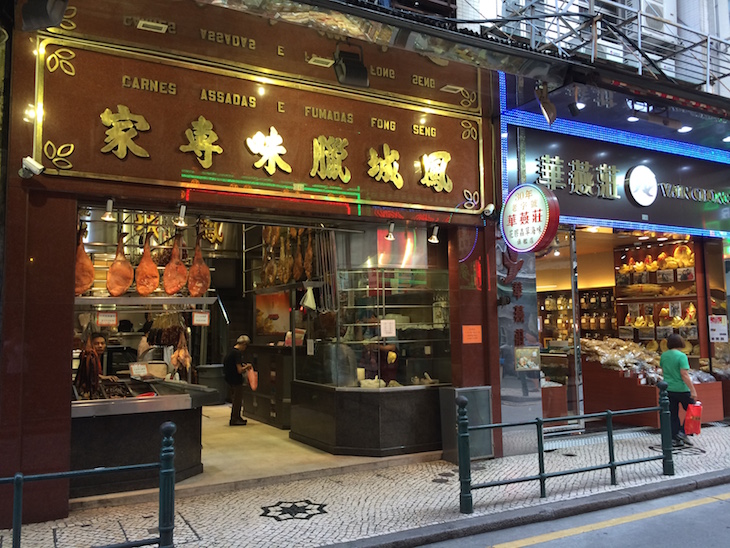 Lojas ainda têm designação em português - Macau © Viaje Comigo